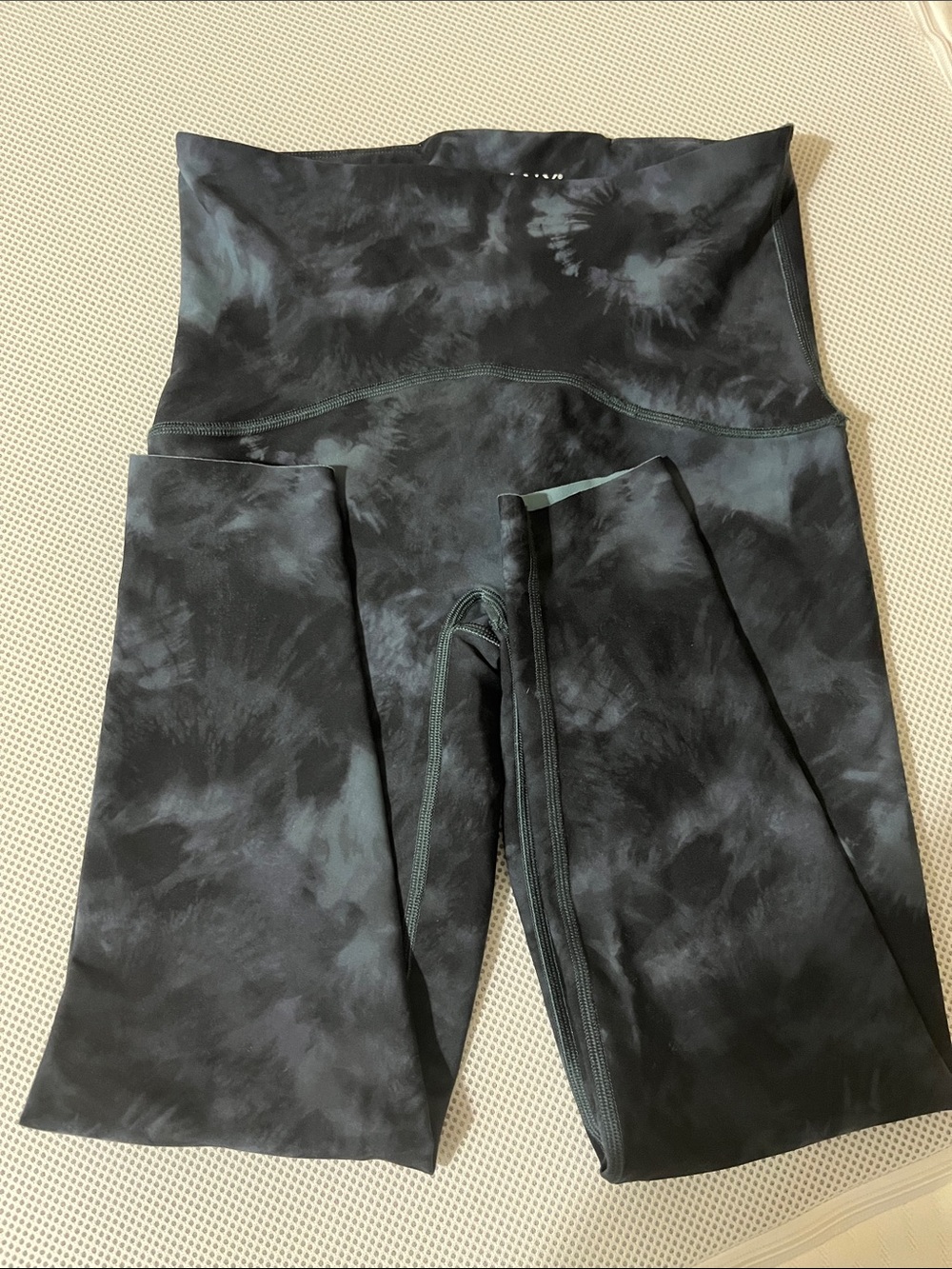 SPANX Booty Boost Leggings blue camo size medium